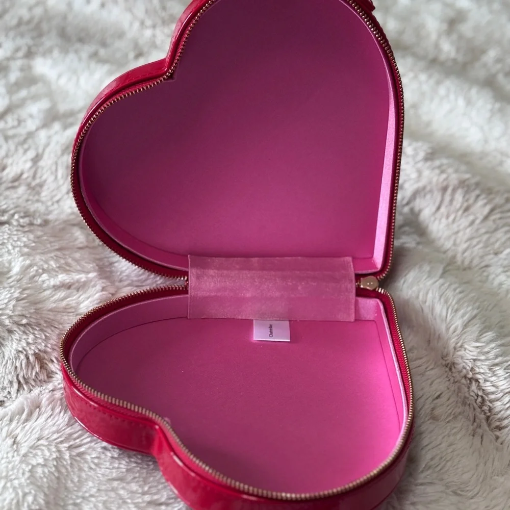 Charlotte Tilbury Limited Edition LOVE Bag - Picture 4 of 6